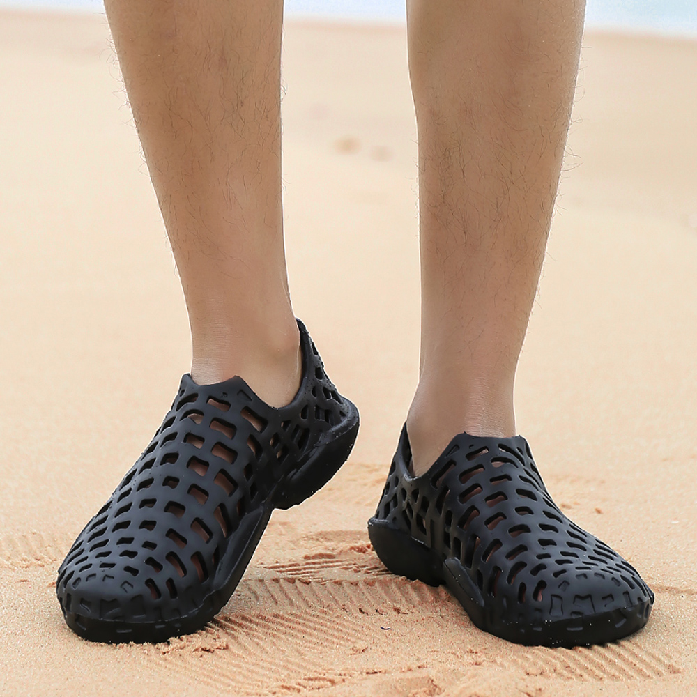 Men Summer Color Hollow Skid Beach Shoes- Black 43